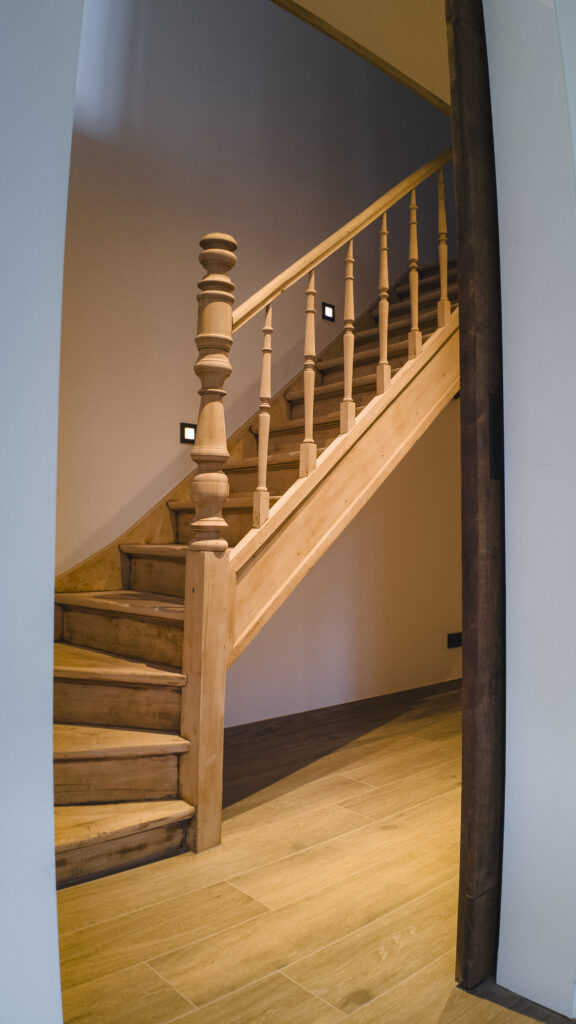 Charmant huis dat een moderne, stijlvolle inrichting biedt die naadloos samengaat met de rustige sfeer van de omgeving.
